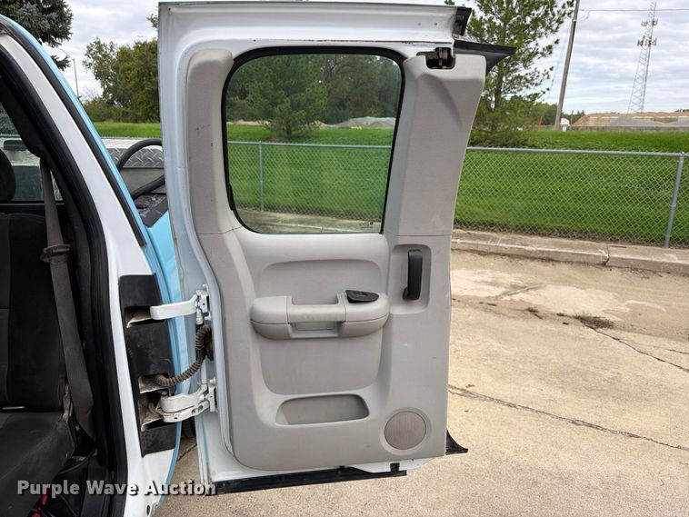 image for item EX1007 2010 GMC Sierra 2500HD Ext. Cab pickup truck