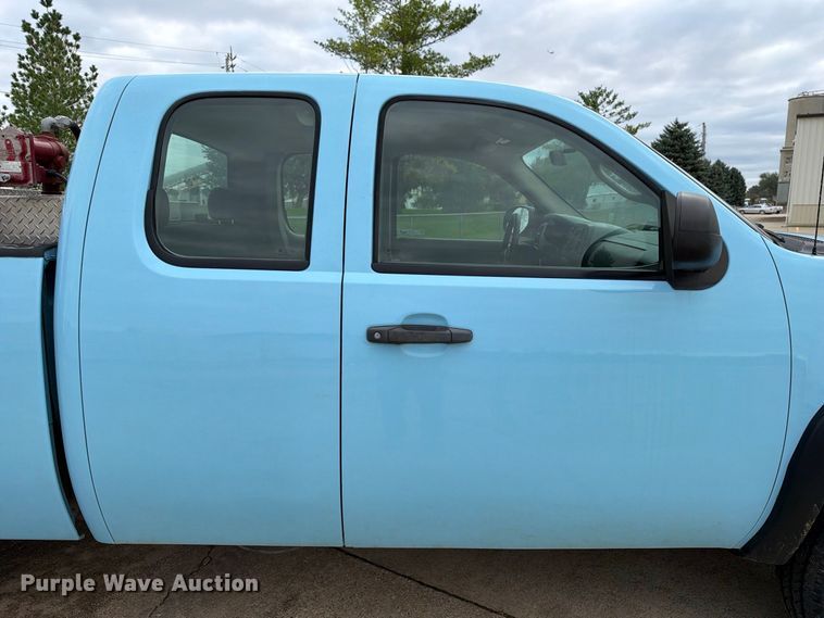 image for item EX1007 2010 GMC Sierra 2500HD Ext. Cab pickup truck