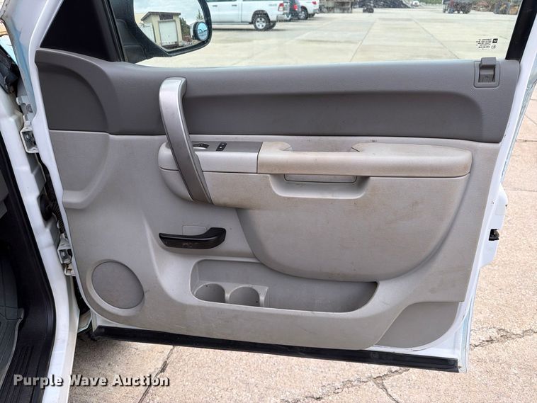 image for item EX1007 2010 GMC Sierra 2500HD Ext. Cab pickup truck