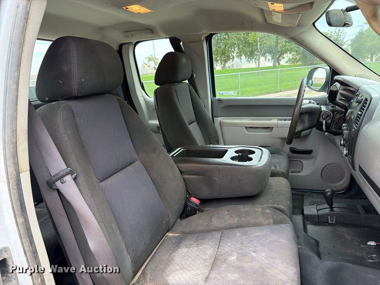 image for item EX1007 2010 GMC Sierra 2500HD Ext. Cab pickup truck