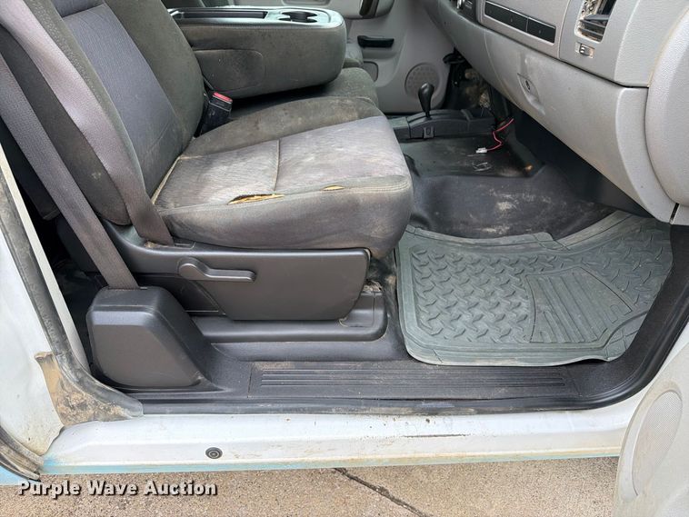 image for item EX1007 2010 GMC Sierra 2500HD Ext. Cab pickup truck