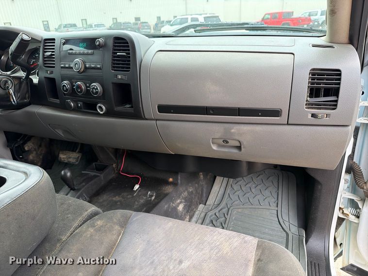 image for item EX1007 2010 GMC Sierra 2500HD Ext. Cab pickup truck
