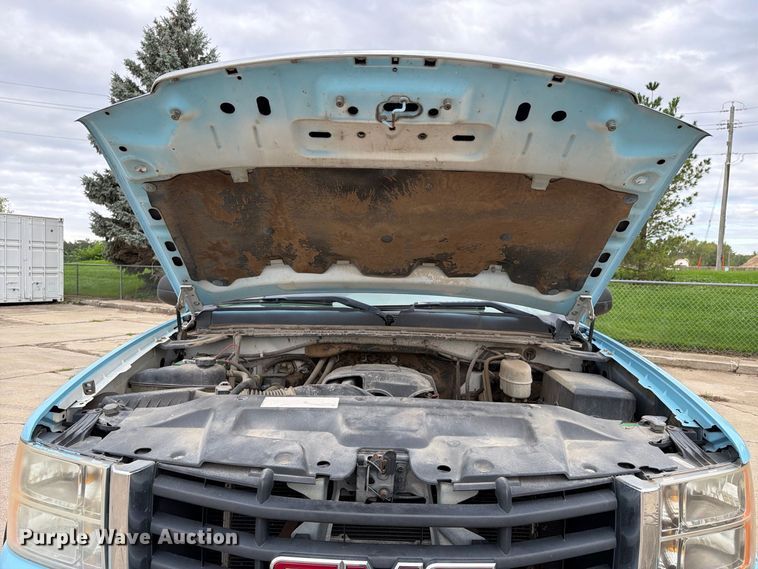image for item EX1007 2010 GMC Sierra 2500HD Ext. Cab pickup truck