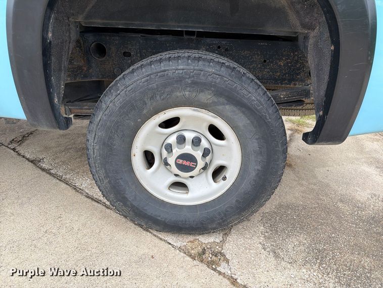 image for item EX1007 2010 GMC Sierra 2500HD Ext. Cab pickup truck