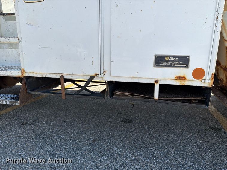 image for item EX1010 2015 Freightliner M2 bucket truck