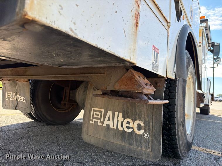 image for item EX1010 2015 Freightliner M2 bucket truck