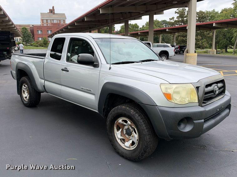 image for item EX2320 2007 Toyota Tacoma Ext. Cab pickup truck