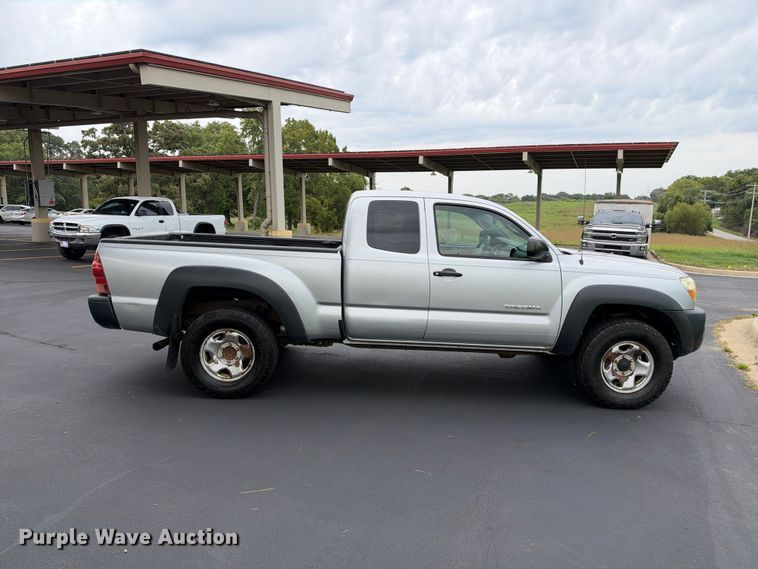 image for item EX2320 2007 Toyota Tacoma Ext. Cab pickup truck