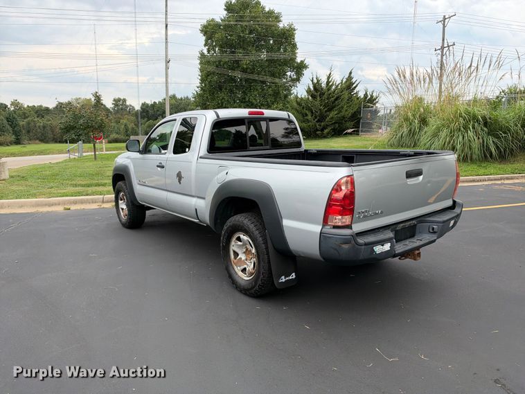 image for item EX2320 2007 Toyota Tacoma Ext. Cab pickup truck