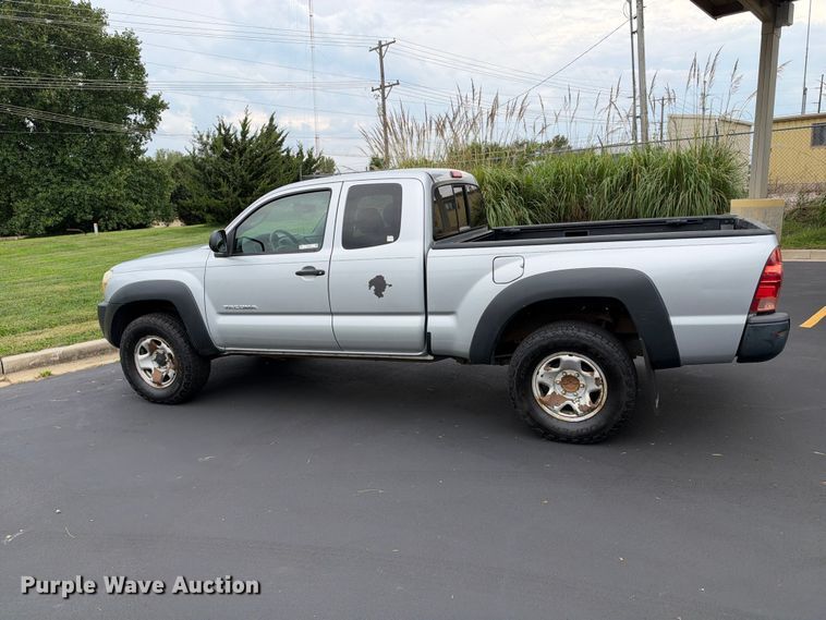 image for item EX2320 2007 Toyota Tacoma Ext. Cab pickup truck