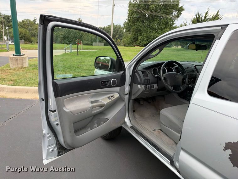 image for item EX2320 2007 Toyota Tacoma Ext. Cab pickup truck