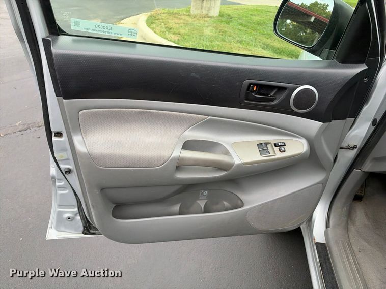 image for item EX2320 2007 Toyota Tacoma Ext. Cab pickup truck