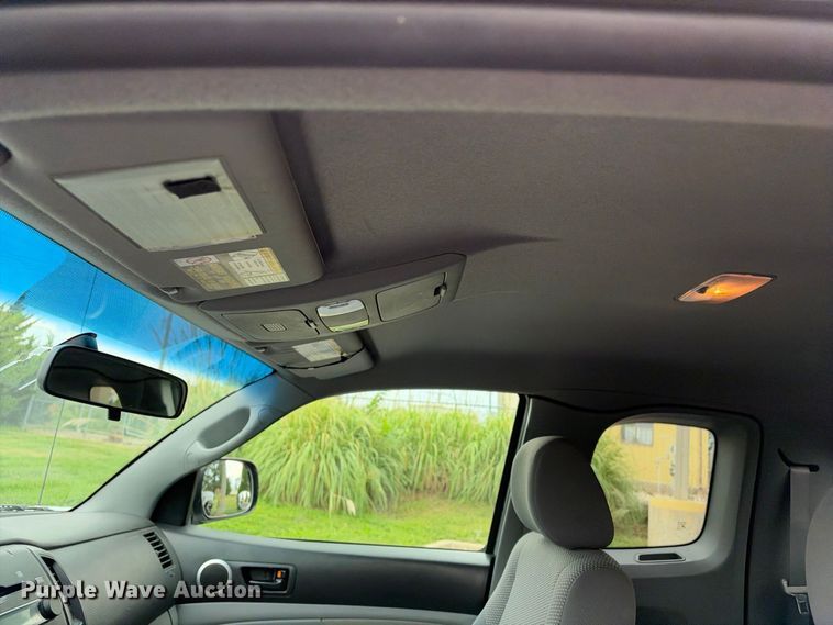image for item EX2320 2007 Toyota Tacoma Ext. Cab pickup truck