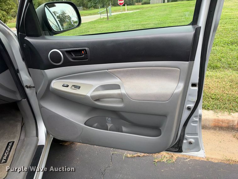 image for item EX2320 2007 Toyota Tacoma Ext. Cab pickup truck