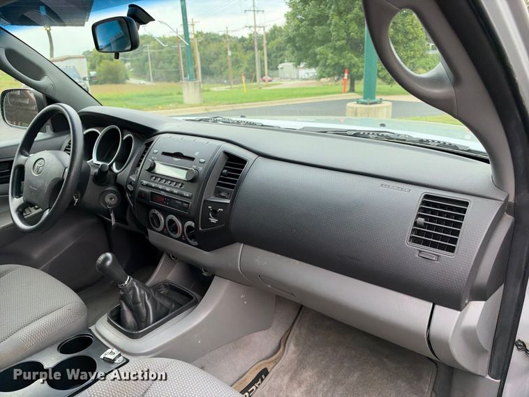 image for item EX2320 2007 Toyota Tacoma Ext. Cab pickup truck