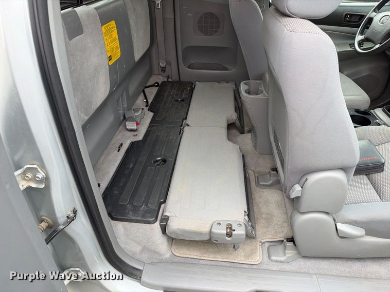 image for item EX2320 2007 Toyota Tacoma Ext. Cab pickup truck