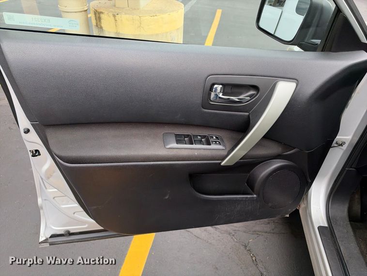 image for item EX2321 2013 Nissan Rogue SUV