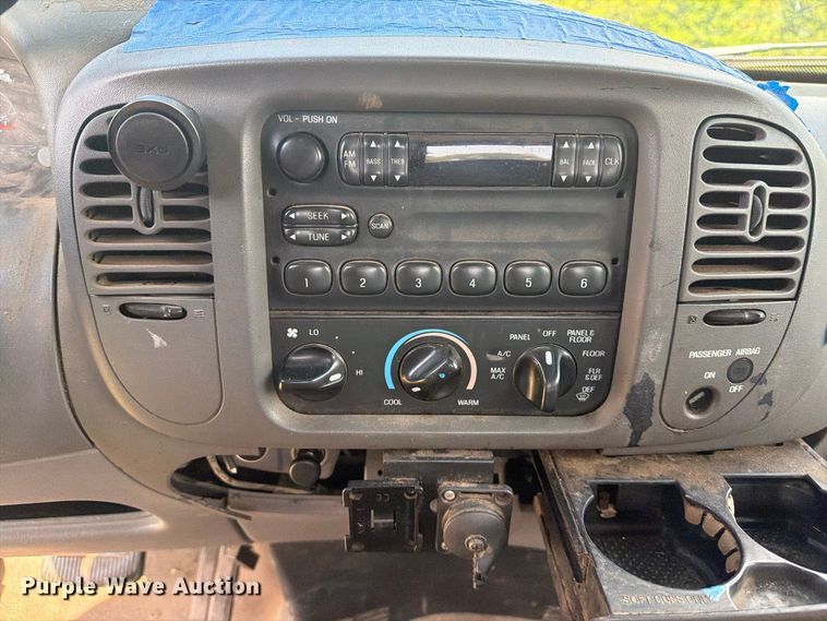image for item EX4134 1998 Ford F-250 pickup truck