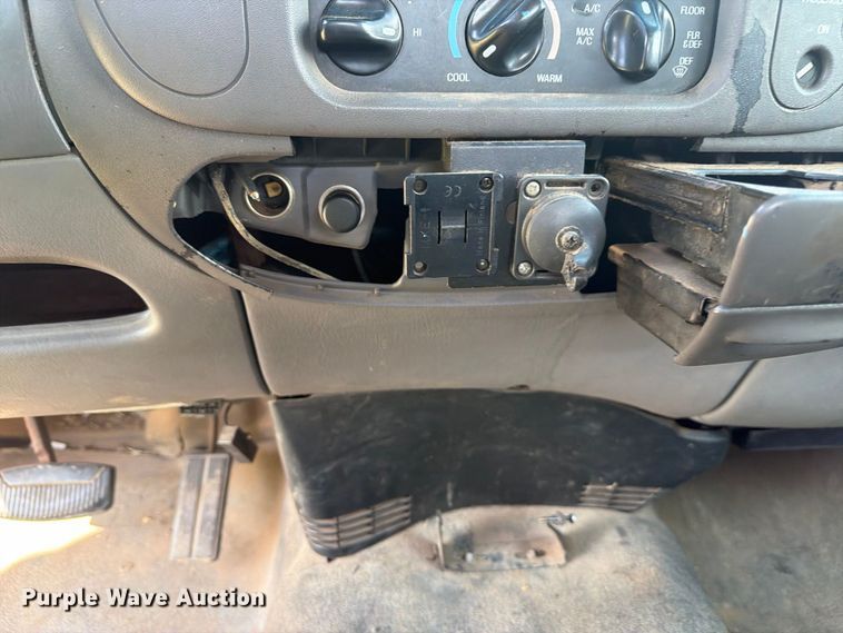image for item EX4134 1998 Ford F-250 pickup truck