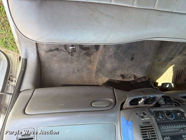 image for item EX4134 1998 Ford F-250 pickup truck