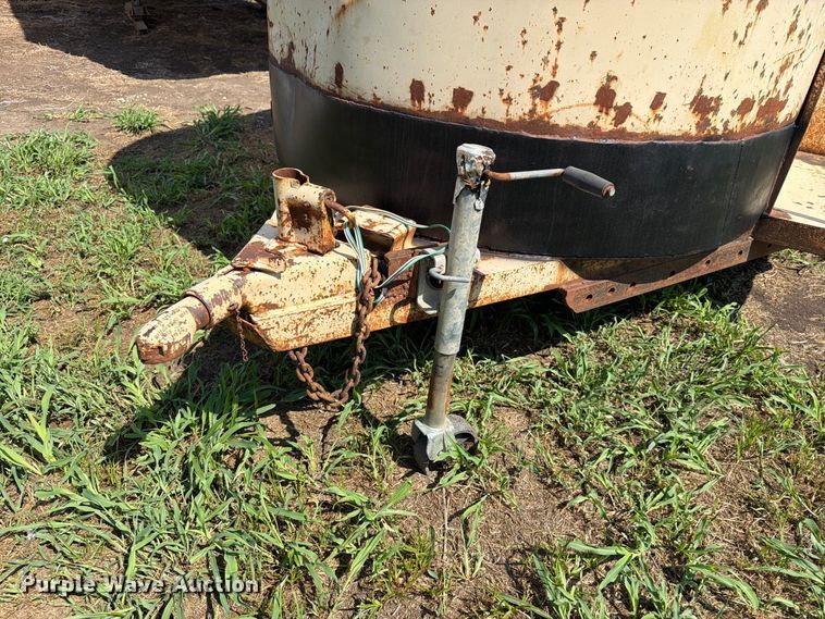 image for item EX4290 1993 Trailer Manufacturers  livestock trailer