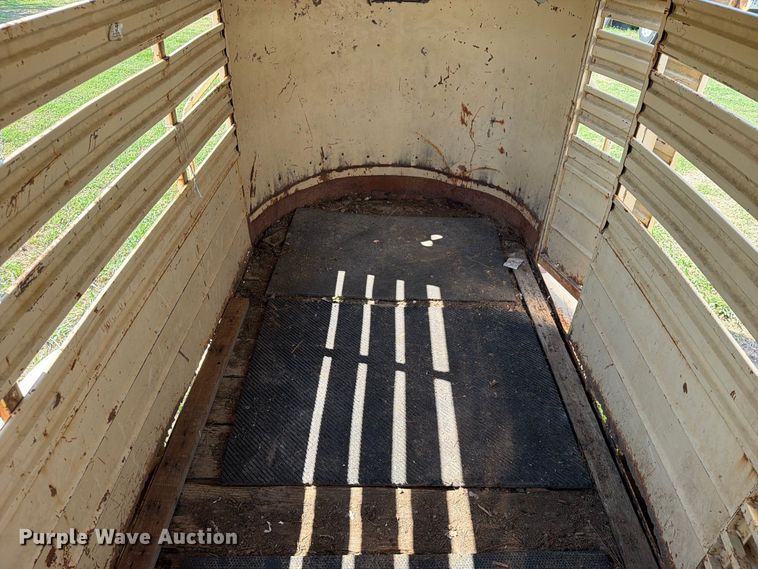 image for item EX4290 1993 Trailer Manufacturers  livestock trailer