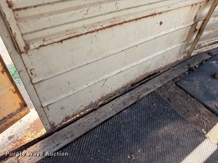 image for item EX4290 1993 Trailer Manufacturers  livestock trailer