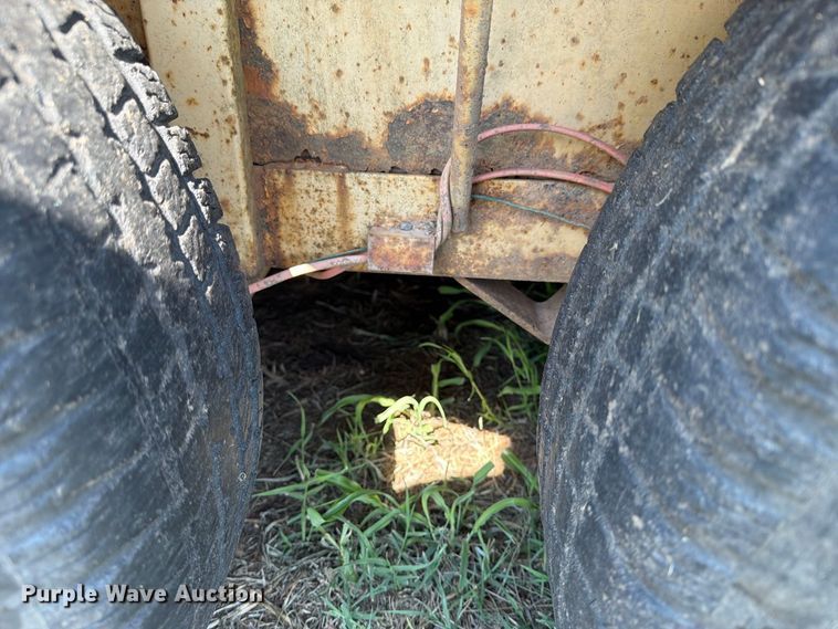 image for item EX4290 1993 Trailer Manufacturers  livestock trailer