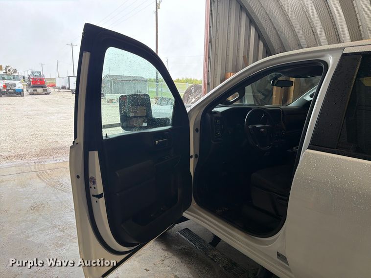 image for item EX4604 2022 Chevrolet Silverado 2500HD Ext. Cab utility bed pickup truck