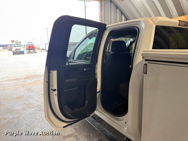 image for item EX4604 2022 Chevrolet Silverado 2500HD Ext. Cab utility bed pickup truck