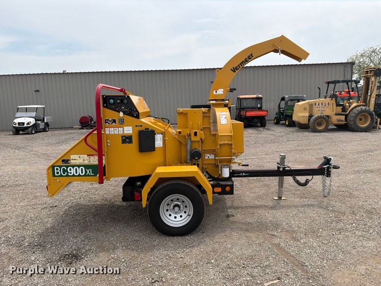 image for item FB5023 2022 Vermeer BC900XL wood chipper