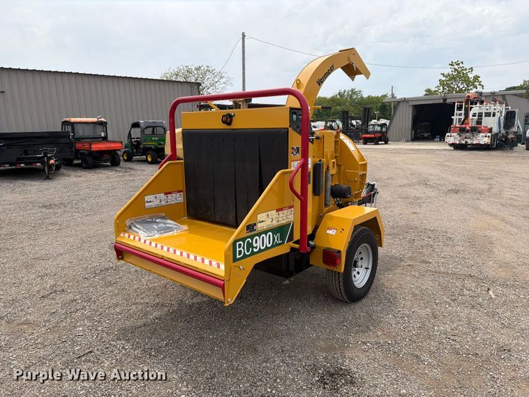 image for item FB5023 2022 Vermeer BC900XL wood chipper