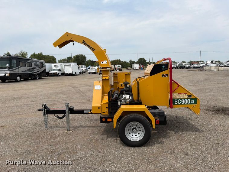 image for item FB5023 2022 Vermeer BC900XL wood chipper