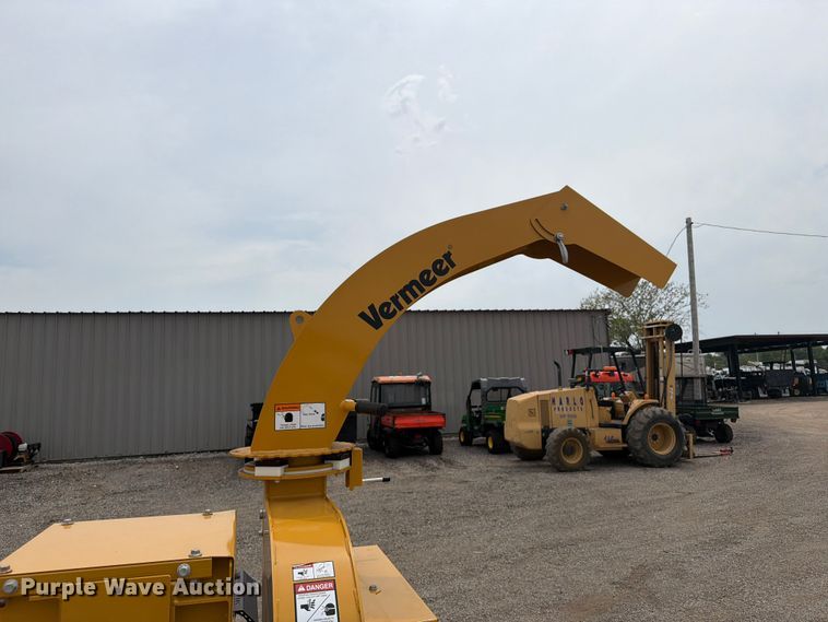 image for item FB5023 2022 Vermeer BC900XL wood chipper