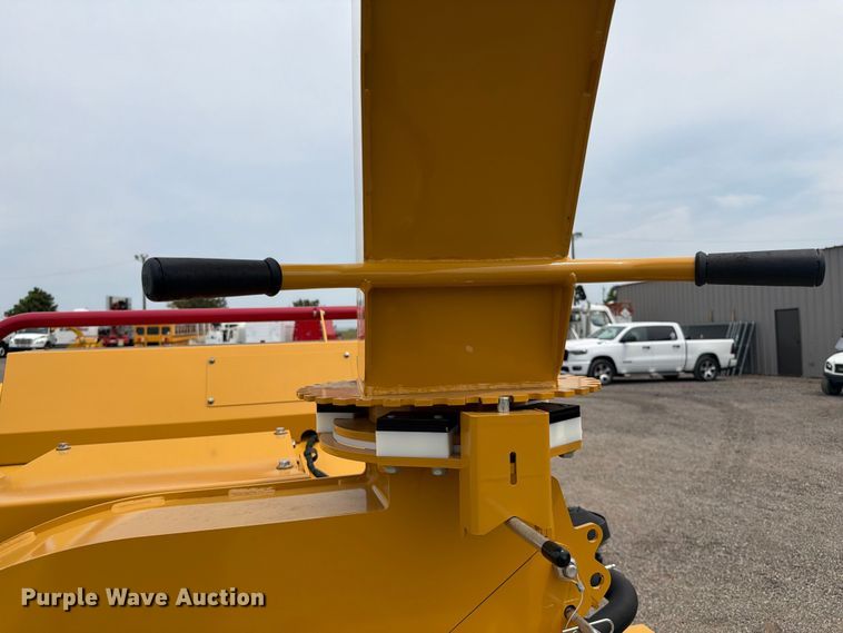 image for item FB5023 2022 Vermeer BC900XL wood chipper