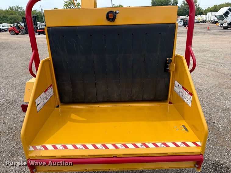 image for item FB5023 2022 Vermeer BC900XL wood chipper