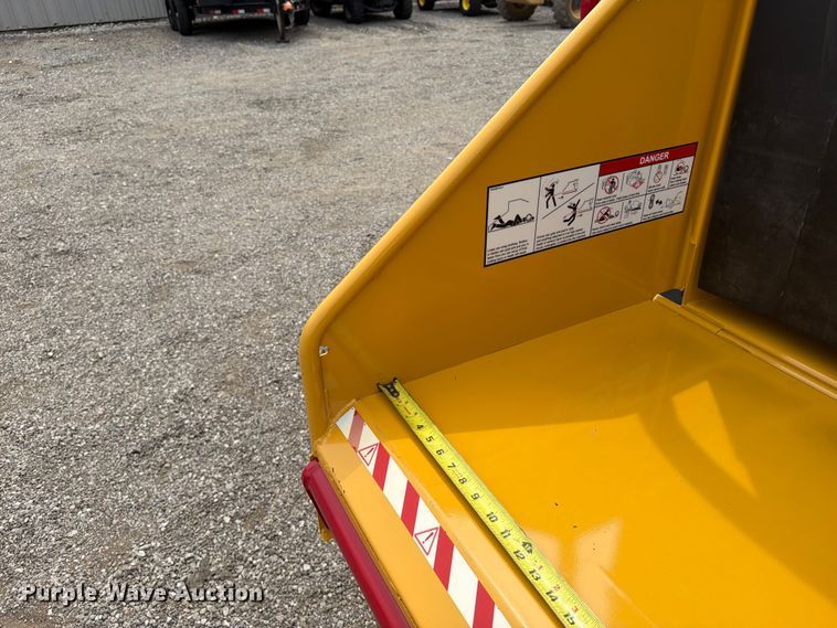 image for item FB5023 2022 Vermeer BC900XL wood chipper