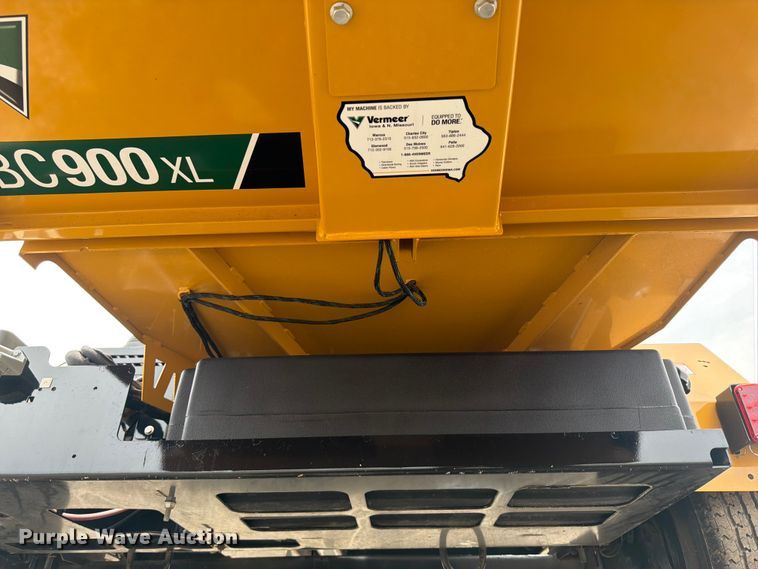 image for item FB5023 2022 Vermeer BC900XL wood chipper