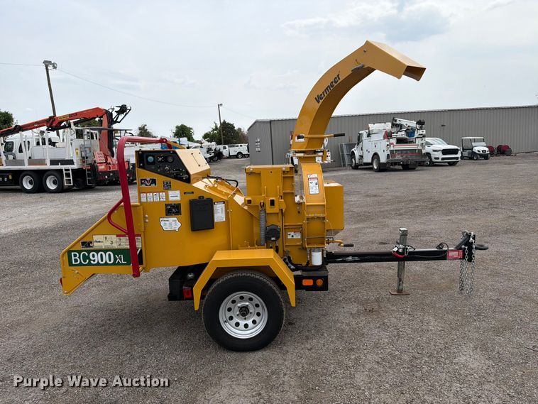 image for item FB5024 2022 Vermeer BC900XL wood chipper