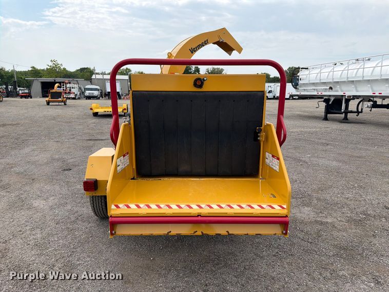 image for item FB5024 2022 Vermeer BC900XL wood chipper