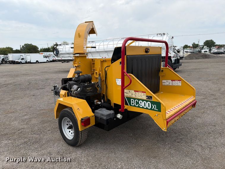 image for item FB5024 2022 Vermeer BC900XL wood chipper