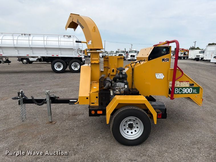 image for item FB5024 2022 Vermeer BC900XL wood chipper