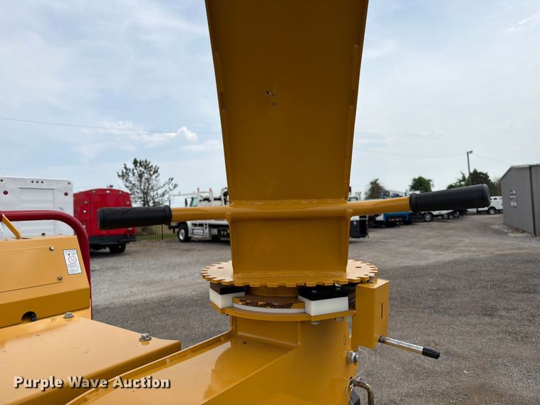 image for item FB5024 2022 Vermeer BC900XL wood chipper