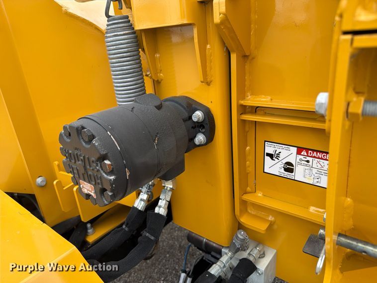 image for item FB5024 2022 Vermeer BC900XL wood chipper