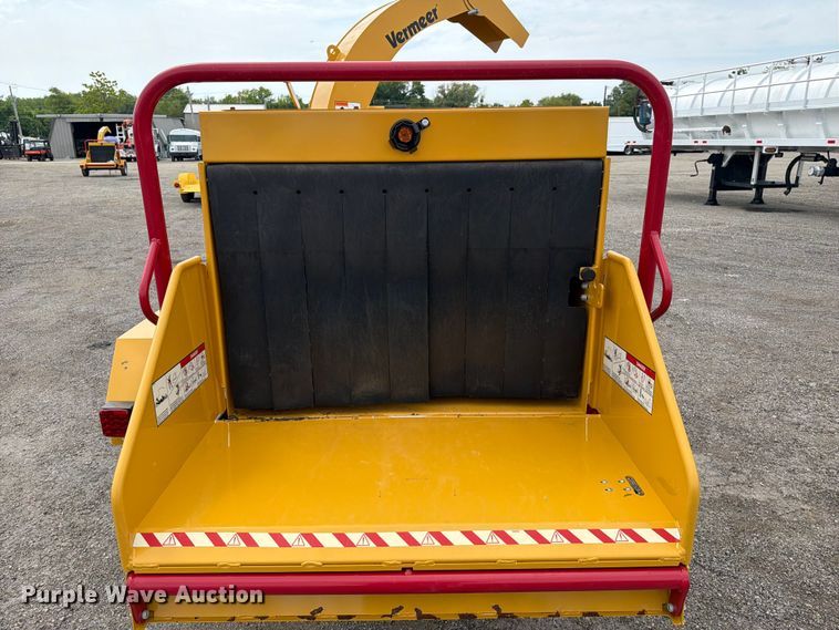 image for item FB5024 2022 Vermeer BC900XL wood chipper