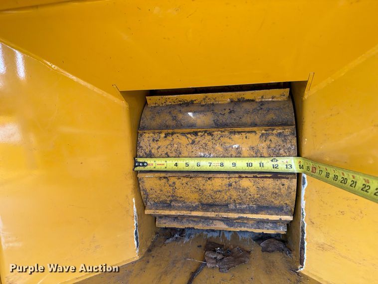 image for item FB5024 2022 Vermeer BC900XL wood chipper