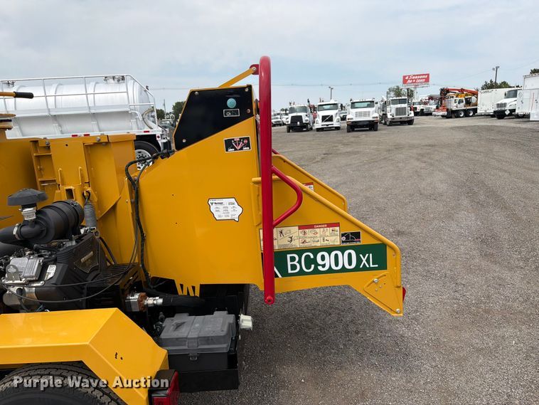 image for item FB5024 2022 Vermeer BC900XL wood chipper