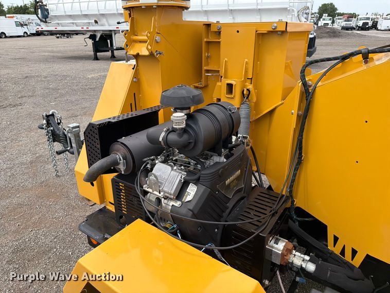 image for item FB5024 2022 Vermeer BC900XL wood chipper
