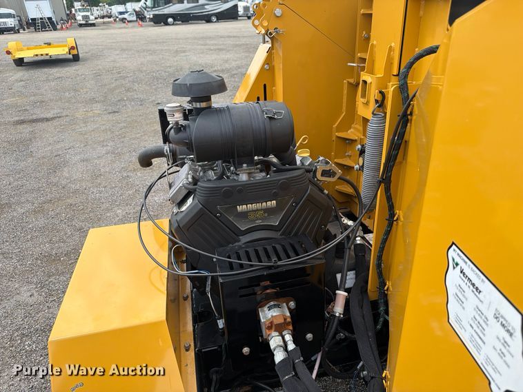image for item FB5024 2022 Vermeer BC900XL wood chipper