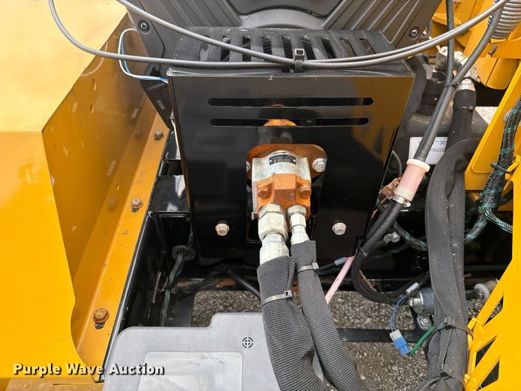 image for item FB5024 2022 Vermeer BC900XL wood chipper